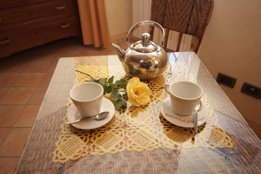 Hazelnut Valley Guarene Room photo